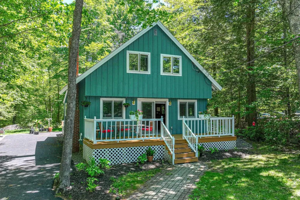 16 Scenic View Drive Naples ME 04055