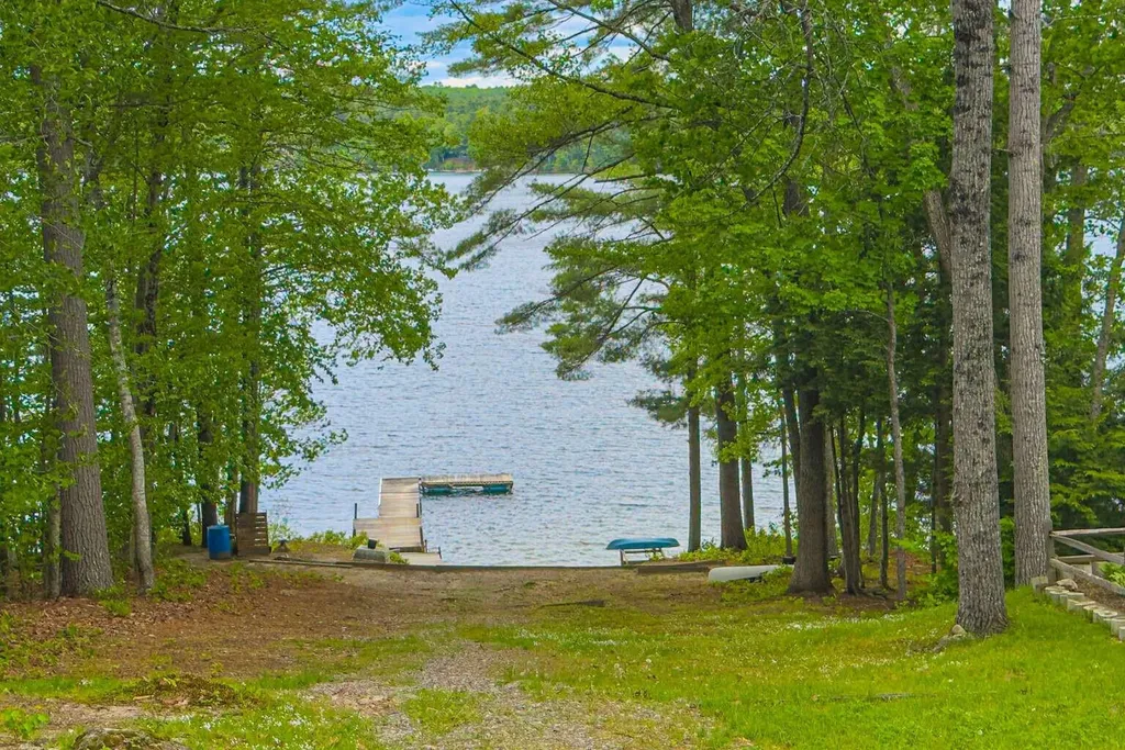 16 Scenic View Drive Naples ME 04055