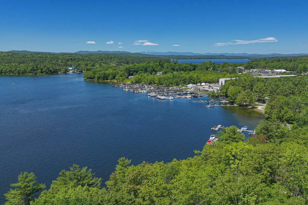 16 Scenic View Drive Naples ME 04055