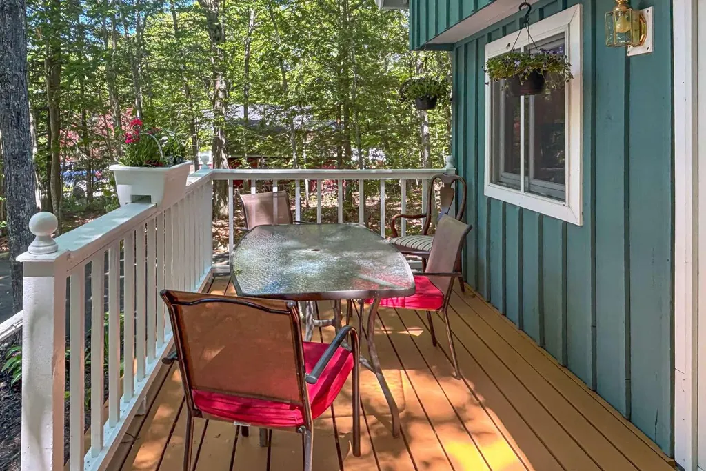 16 Scenic View Drive Naples ME 04055