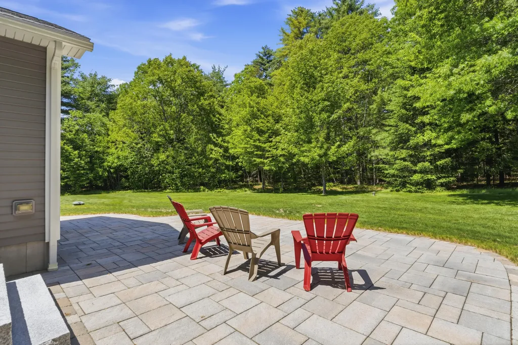 32 Beechwood Drive Topsham ME 04086