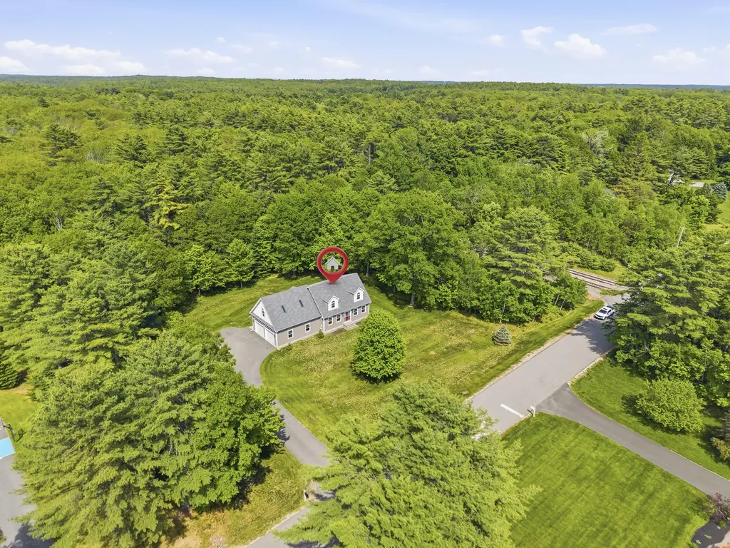 32 Beechwood Drive Topsham ME 04086