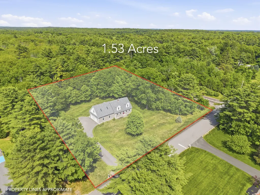 32 Beechwood Drive Topsham ME 04086