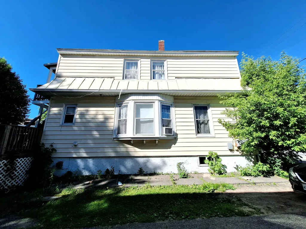 22 Wood Street Lewiston ME 04240