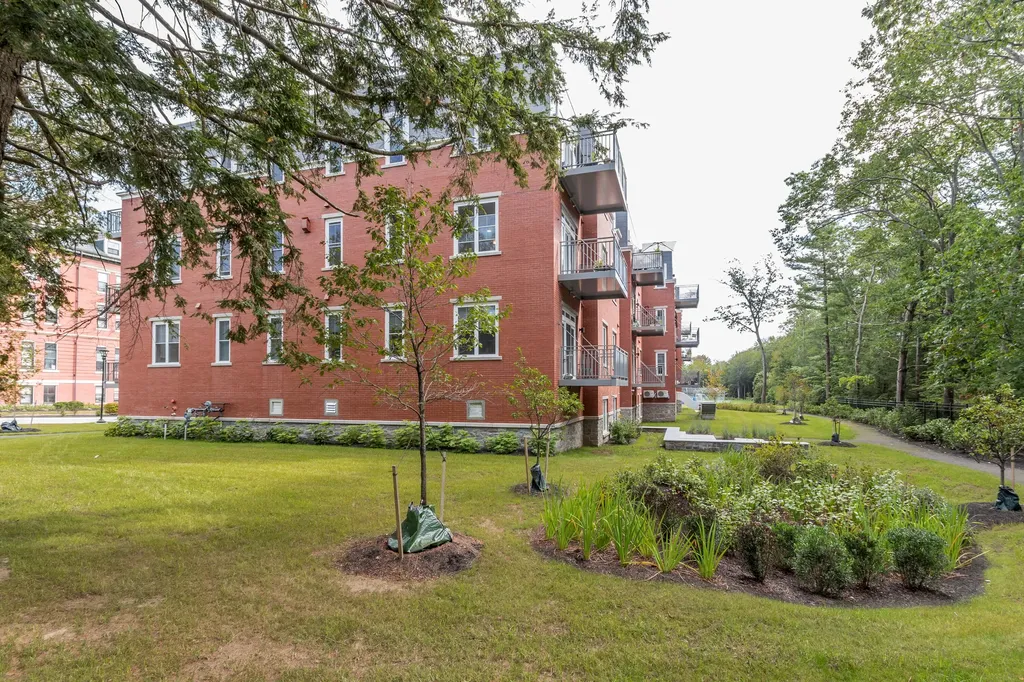 75 Mcauley Way Portland ME 04103