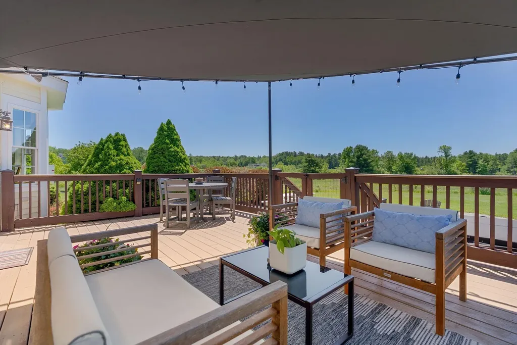 18 Linsausiq Way Falmouth ME 04105