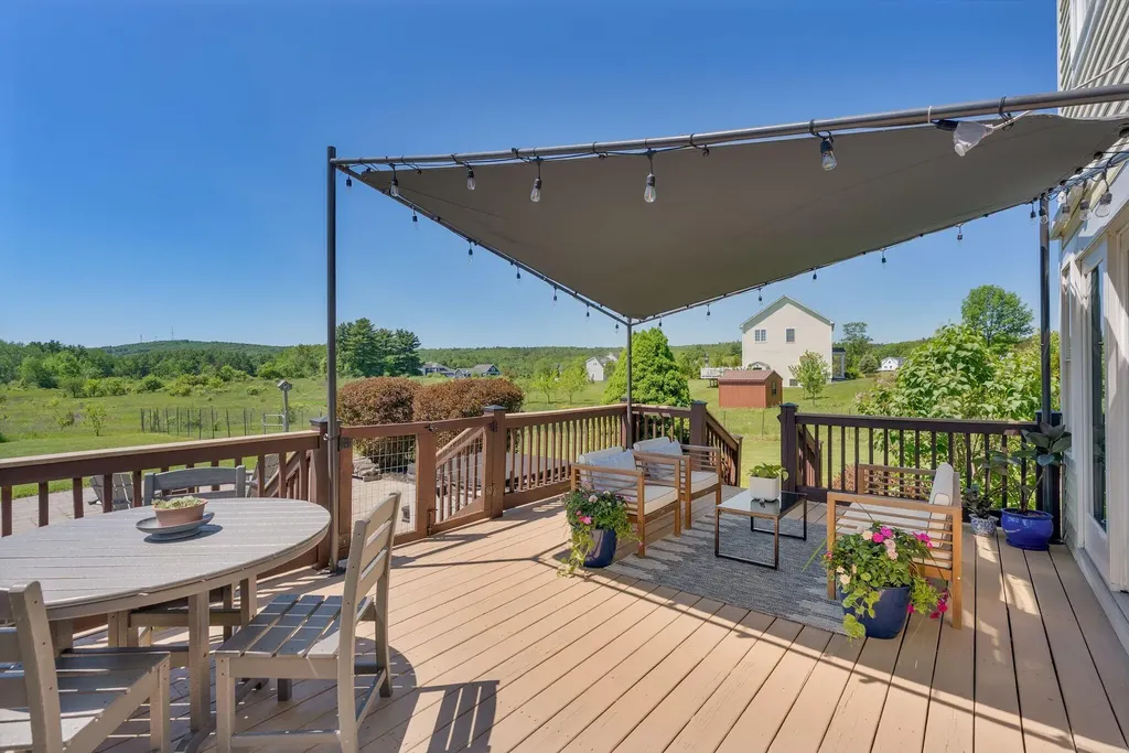 18 Linsausiq Way Falmouth ME 04105
