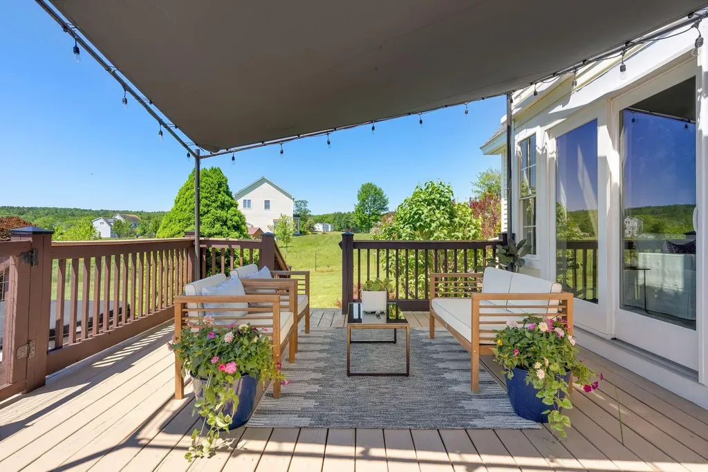 18 Linsausiq Way Falmouth ME 04105