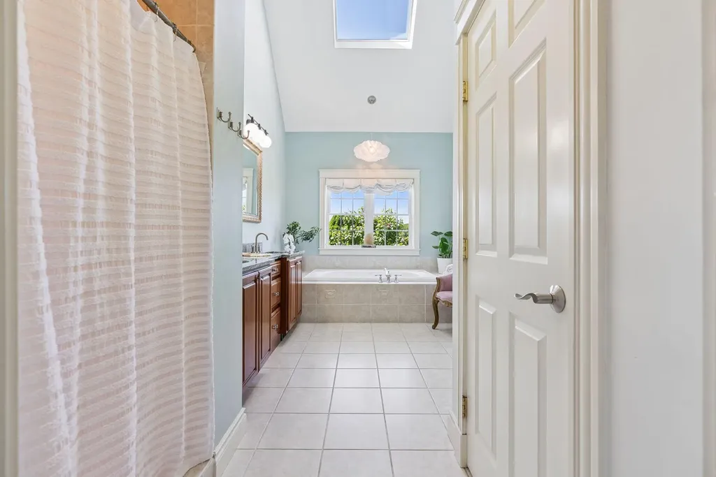 18 Linsausiq Way Falmouth ME 04105