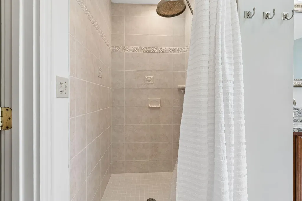 18 Linsausiq Way Falmouth ME 04105