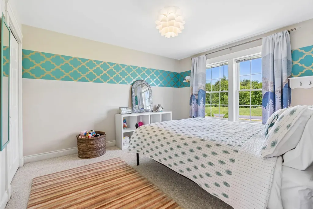 18 Linsausiq Way Falmouth ME 04105