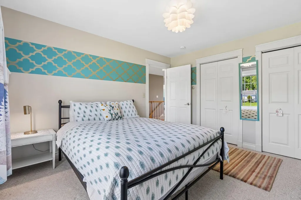 18 Linsausiq Way Falmouth ME 04105