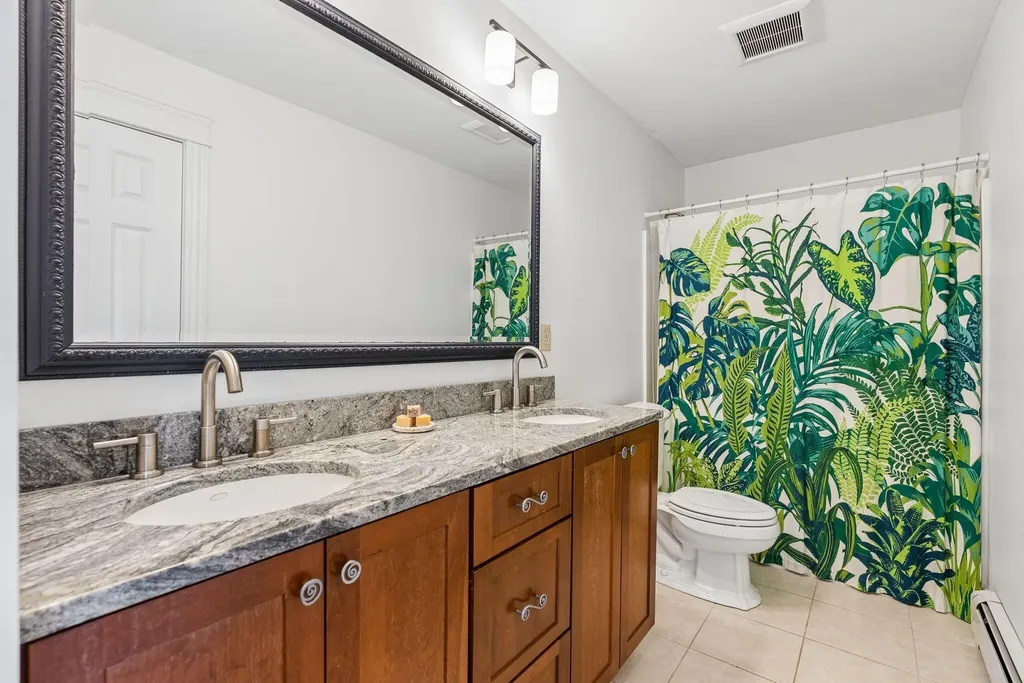 18 Linsausiq Way Falmouth ME 04105