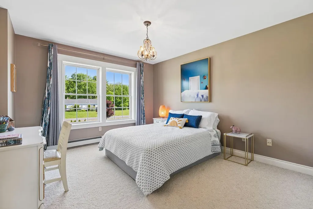 18 Linsausiq Way Falmouth ME 04105
