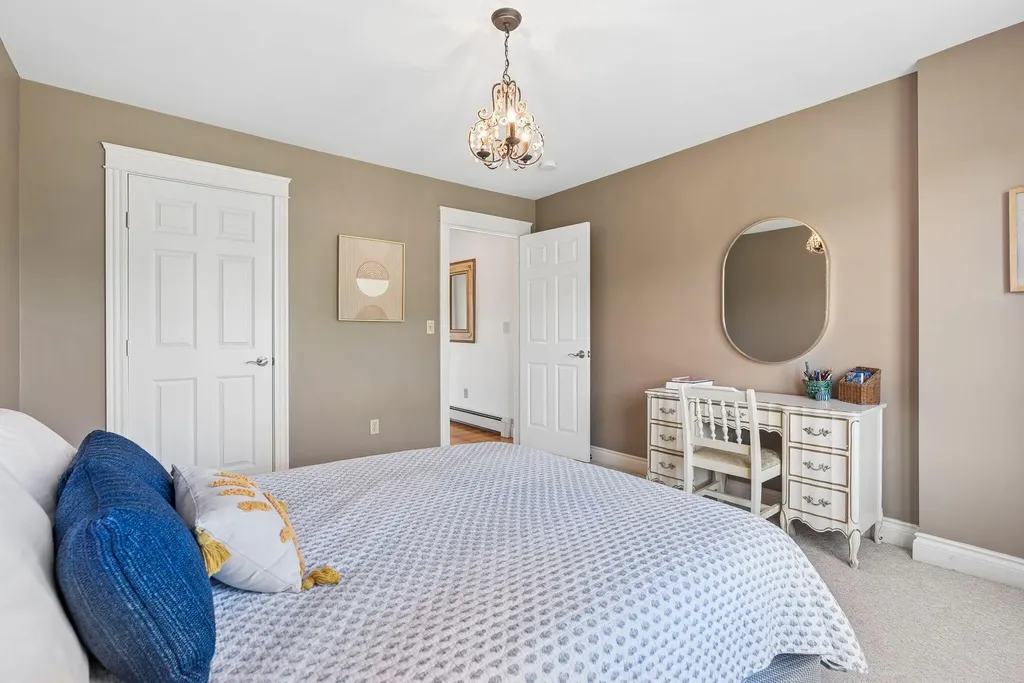 18 Linsausiq Way Falmouth ME 04105