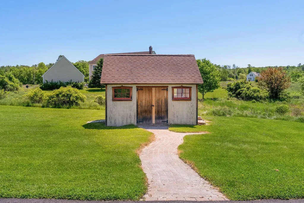 18 Linsausiq Way Falmouth ME 04105