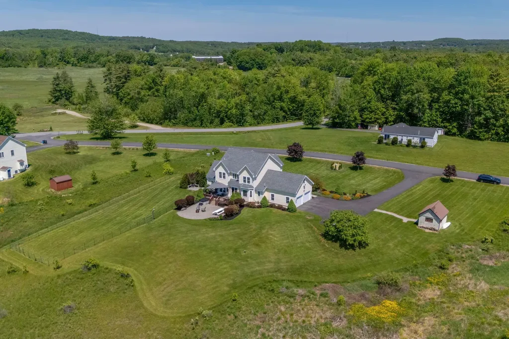 18 Linsausiq Way Falmouth ME 04105