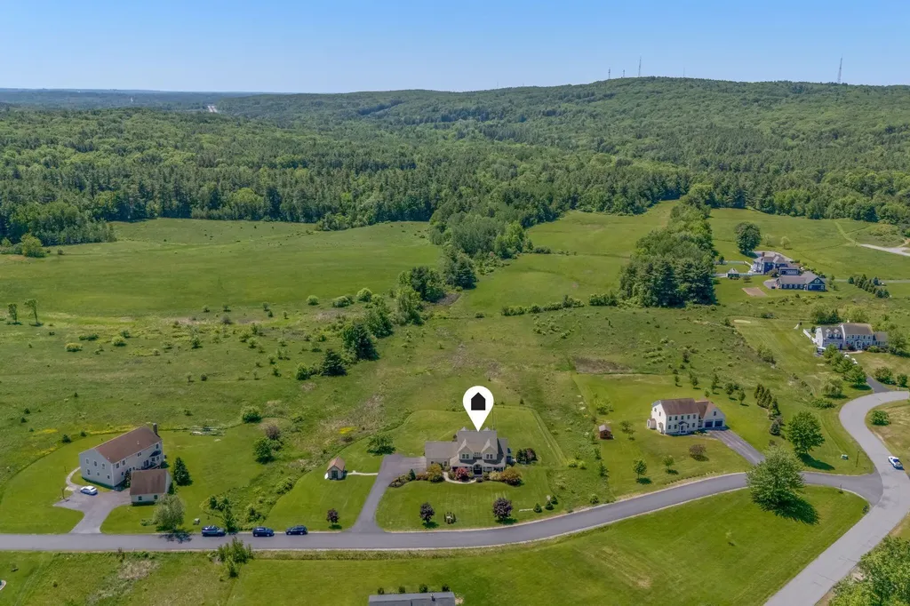 18 Linsausiq Way Falmouth ME 04105