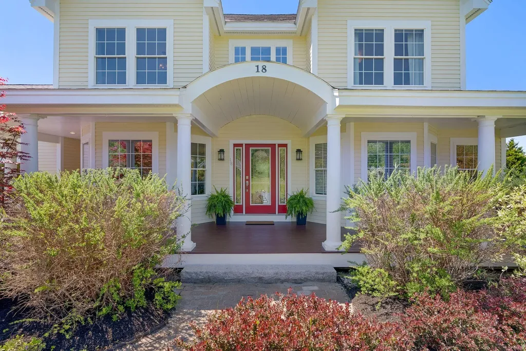 18 Linsausiq Way Falmouth ME 04105