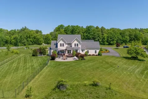 18 Linsausiq Way Falmouth ME 04105