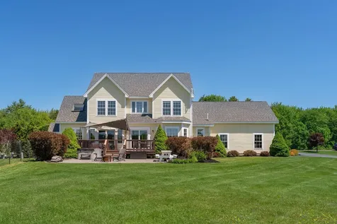 18 Linsausiq Way Falmouth ME 04105