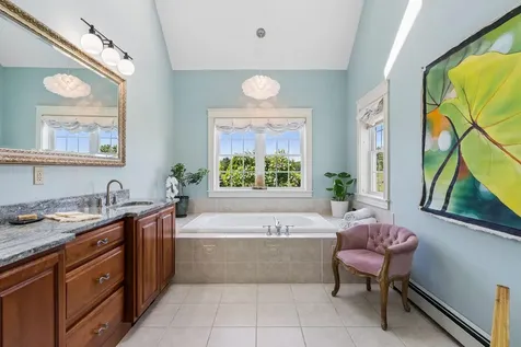 18 Linsausiq Way Falmouth ME 04105
