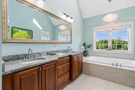 18 Linsausiq Way Falmouth ME 04105