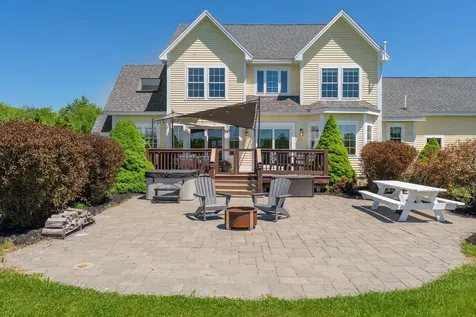 18 Linsausiq Way Falmouth ME 04105