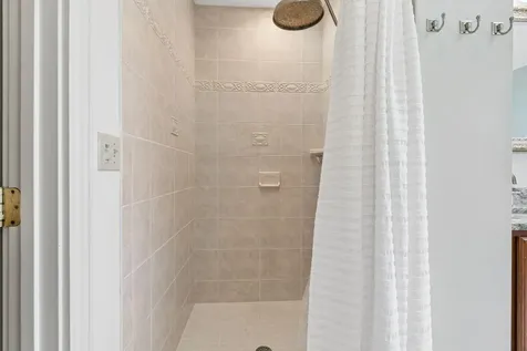 18 Linsausiq Way Falmouth ME 04105