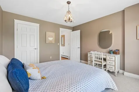 18 Linsausiq Way Falmouth ME 04105