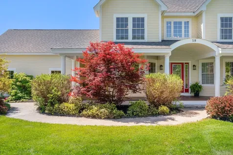 18 Linsausiq Way Falmouth ME 04105