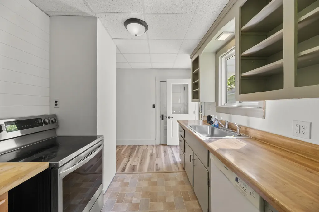 86 High Holborn Street Gardiner ME 04345