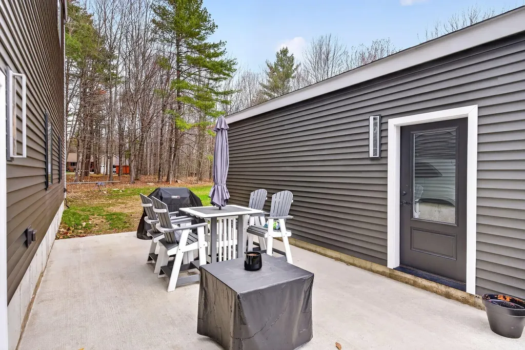 672 Danville Corner Road Auburn ME 04210