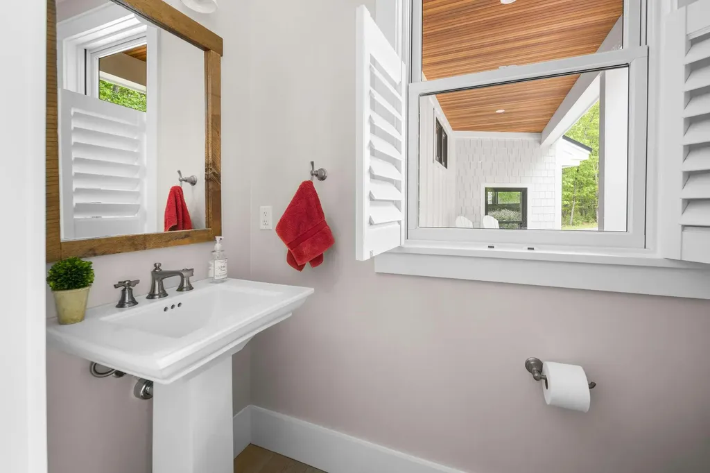 5 Primrose Lane York ME 03902