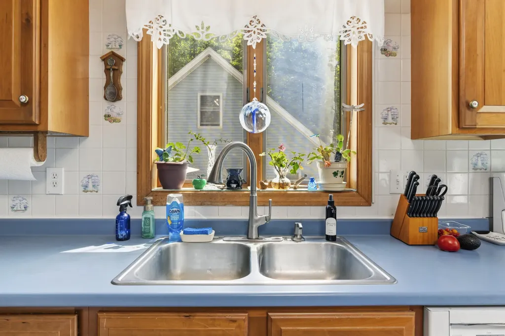 1079 Gardiner Road Wiscasset ME 04578
