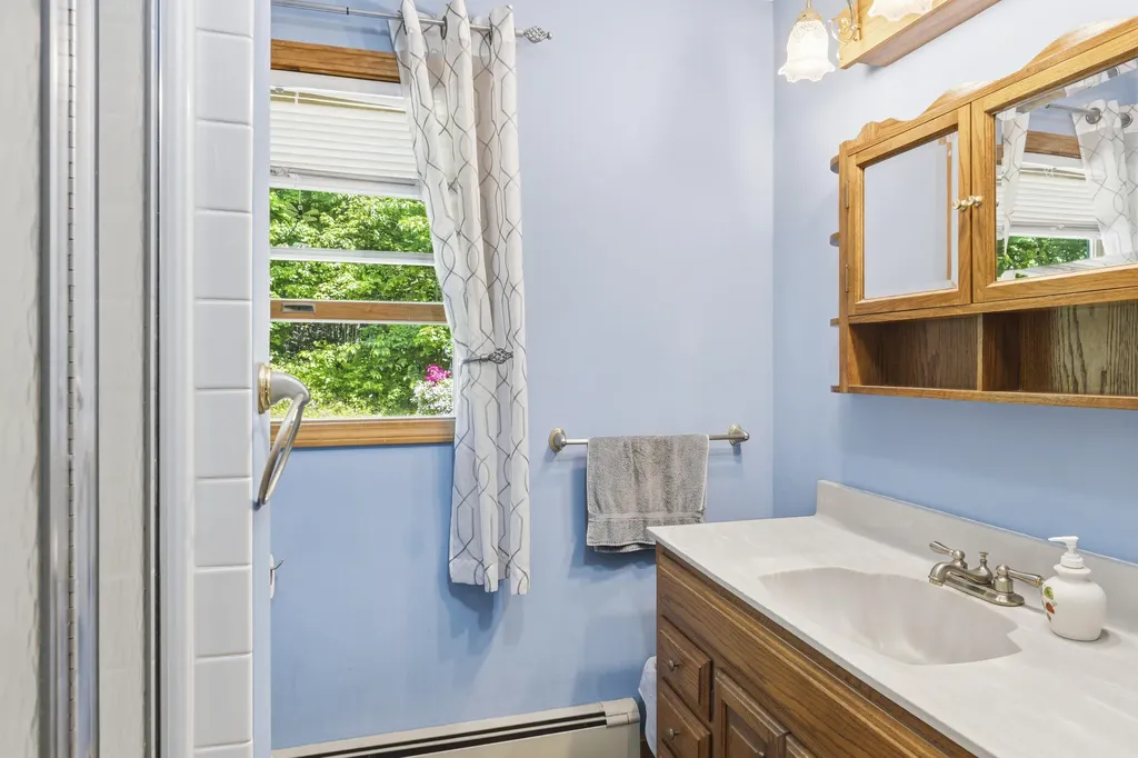 1079 Gardiner Road Wiscasset ME 04578