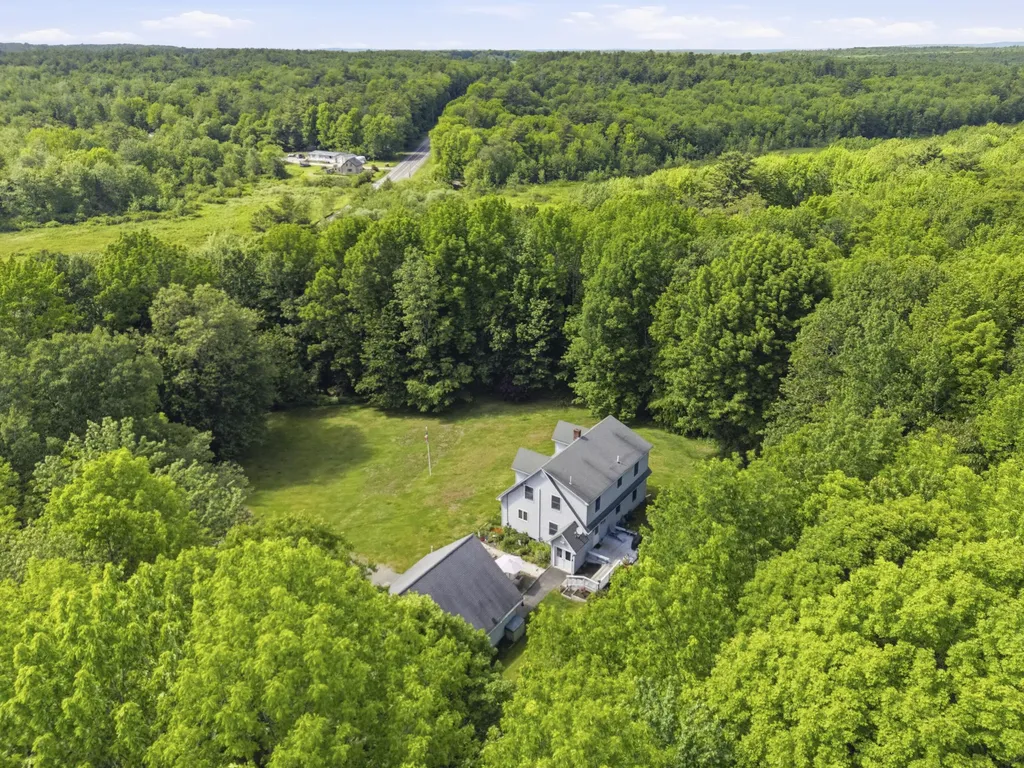 1079 Gardiner Road Wiscasset ME 04578