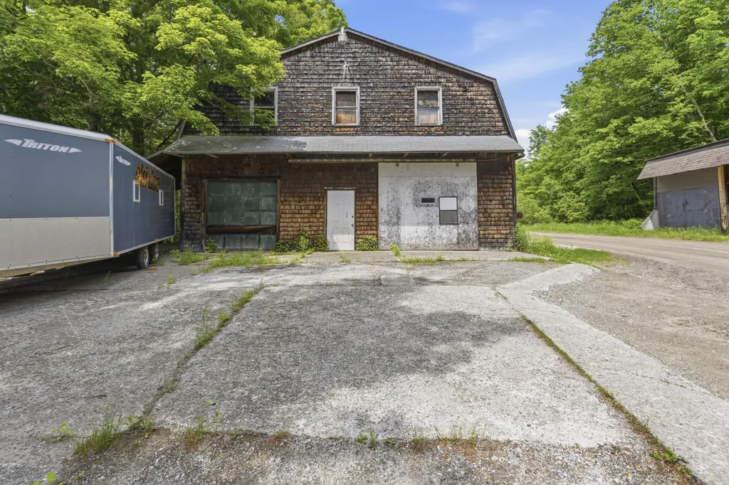 1079 Gardiner Road Wiscasset ME 04578