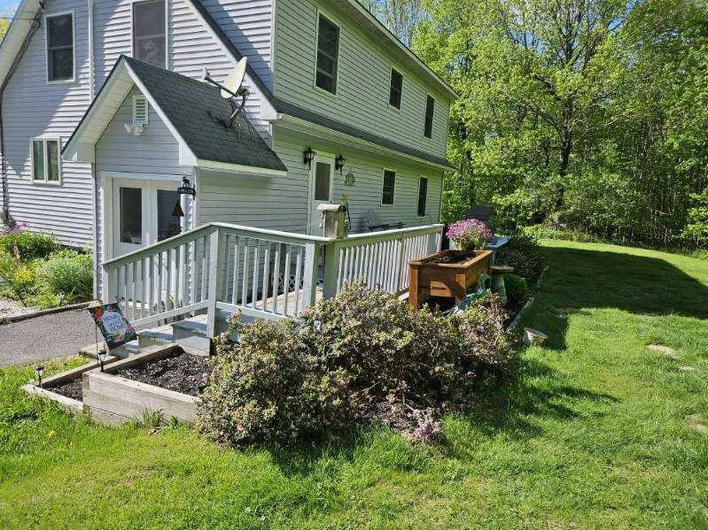 1079 Gardiner Road Wiscasset ME 04578