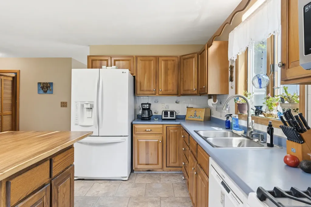 1079 Gardiner Road Wiscasset ME 04578