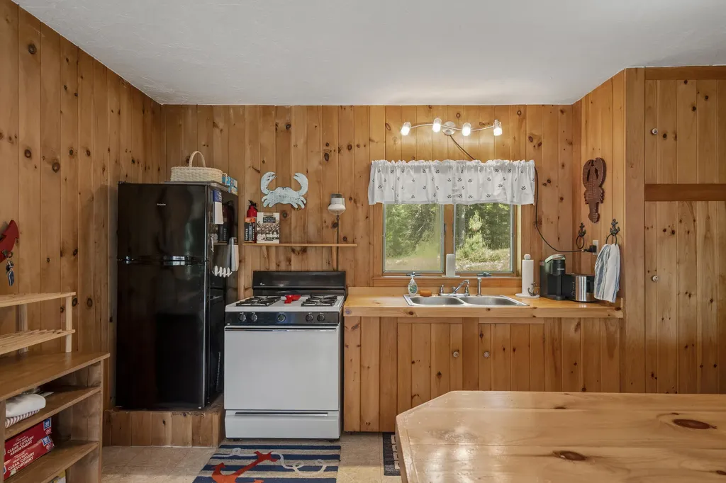 39 Birch Island S Street Harpswell ME 04079