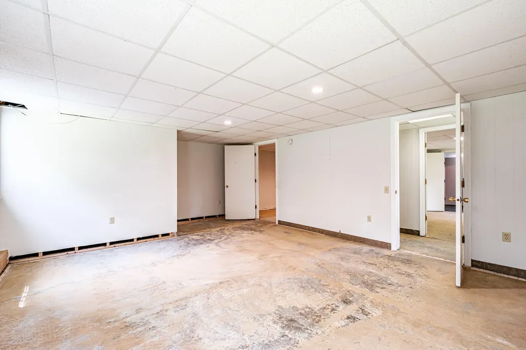 235 Augusta Road Topsham ME 04086