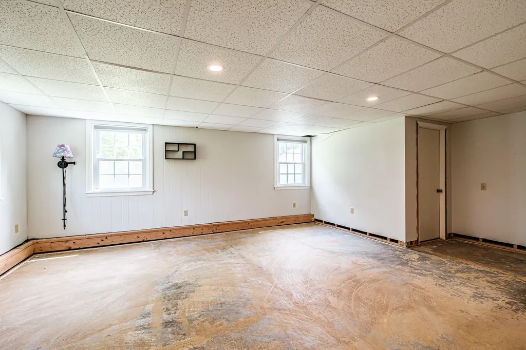 235 Augusta Road Topsham ME 04086