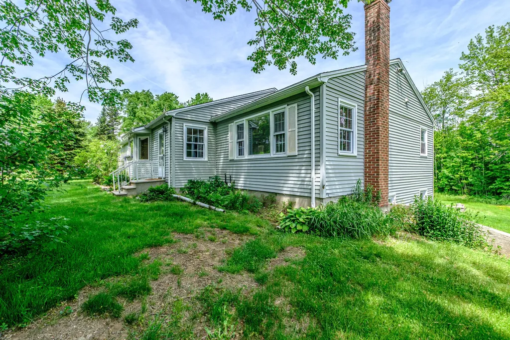 235 Augusta Road Topsham ME 04086