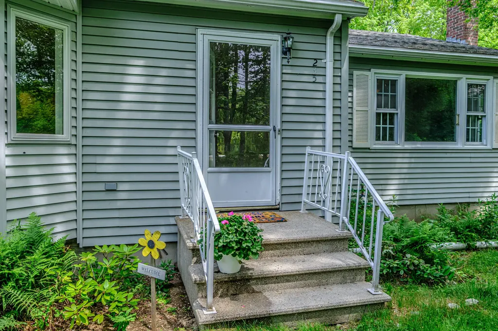 235 Augusta Road Topsham ME 04086