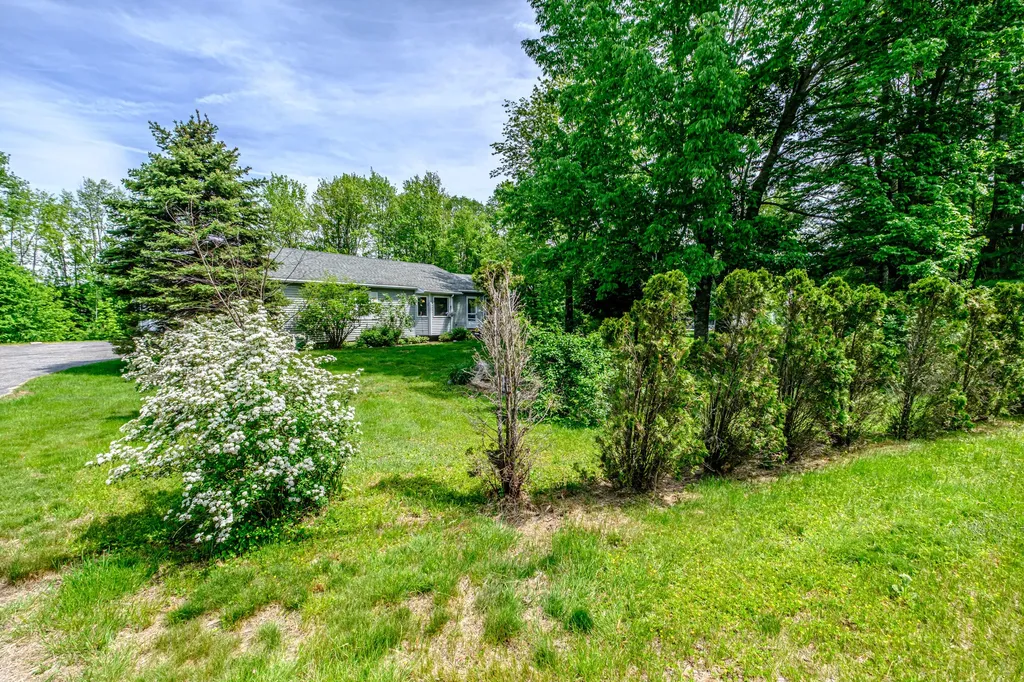 235 Augusta Road Topsham ME 04086