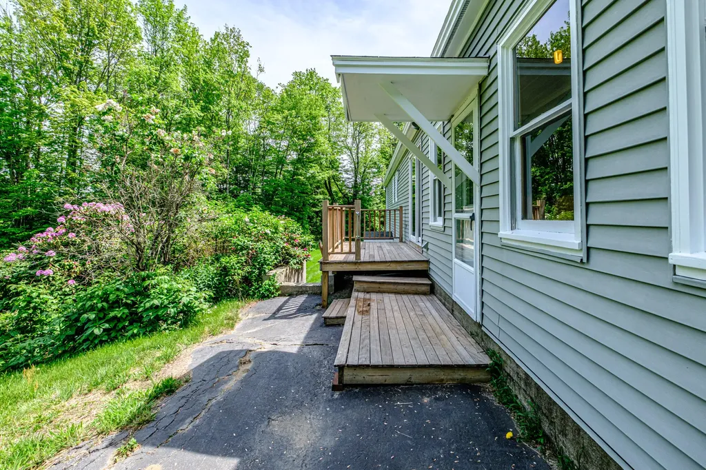235 Augusta Road Topsham ME 04086