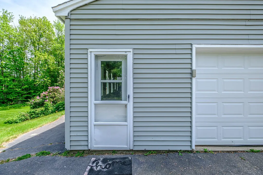 235 Augusta Road Topsham ME 04086