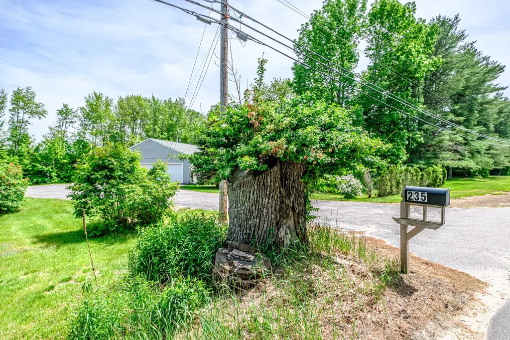 235 Augusta Road Topsham ME 04086