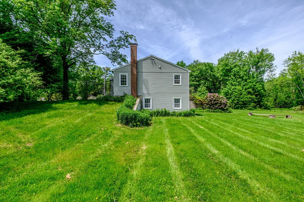235 Augusta Road Topsham ME 04086